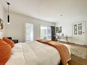 4 bedrooms, iron/ironing board, WiFi, bed sheets - Capelink Atop Prestigious Oliver's Hill: Longer Stay Welcome (Frankston South)
