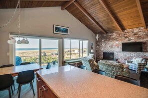 Interior - Pacific View V486 (Gearhart)