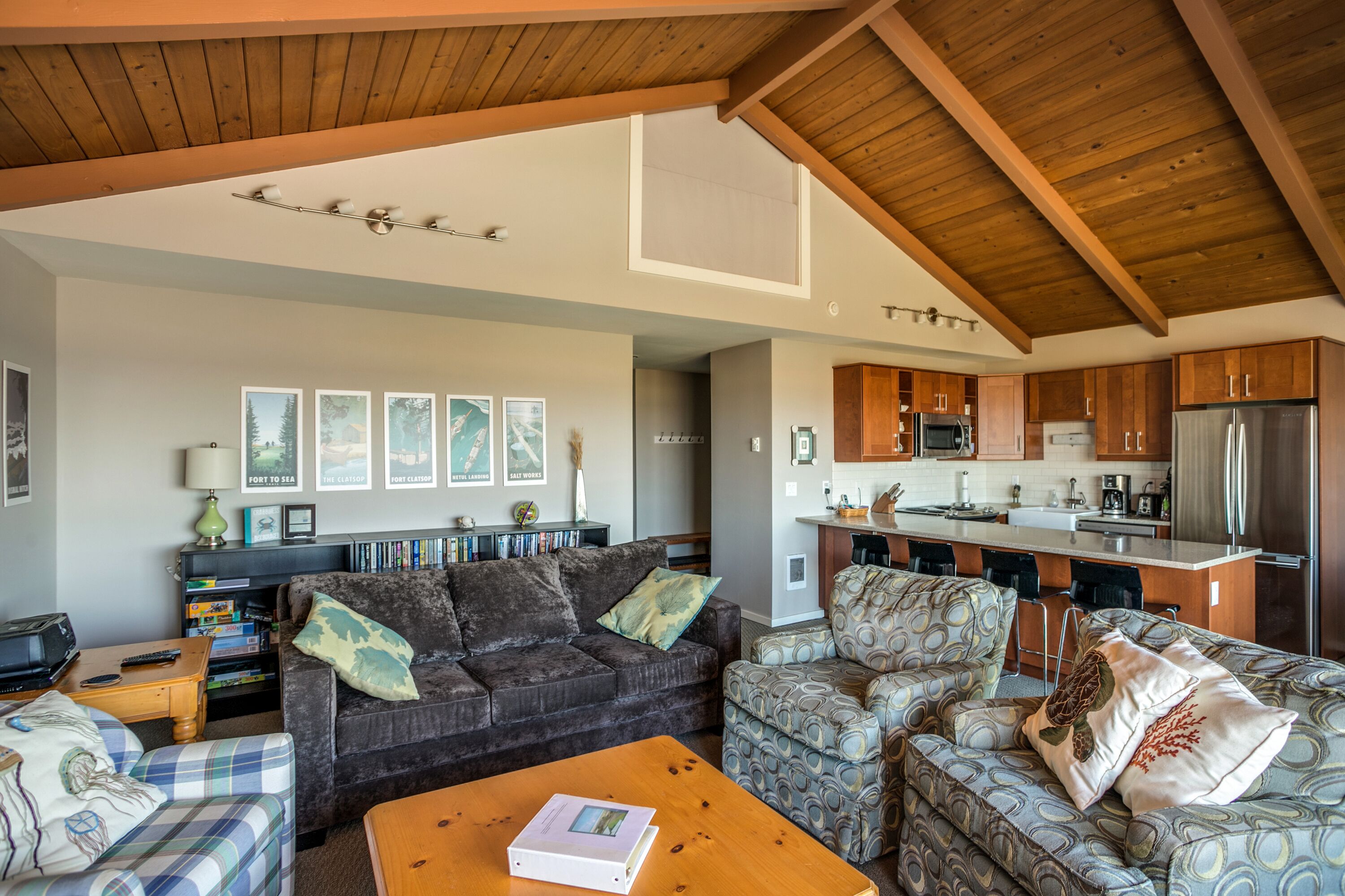 V486 is a 2 bedroom fully equipped condo on the 3rd floor of Pacific View.