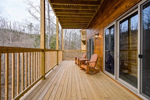 Terrace/patio - New Cabin, Hot Tub & Stunning Anakeesta Views -5 min from downtown Gatlinburg! (Gatlinburg)