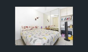 1 bedroom, bed sheets