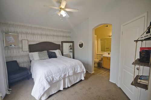 Private Suite with private entrance in quite SW area pets ok!