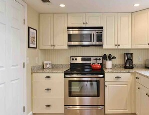 冰箱、微波炉、烤箱、炉灶