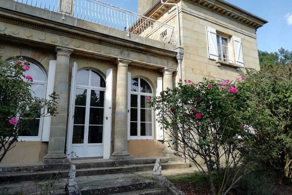 Chateau de la Mothe with tennis court and park all for you