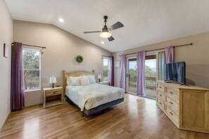 3 habitaciones, tabla de planchar con plancha, wifi y ropa de cama 