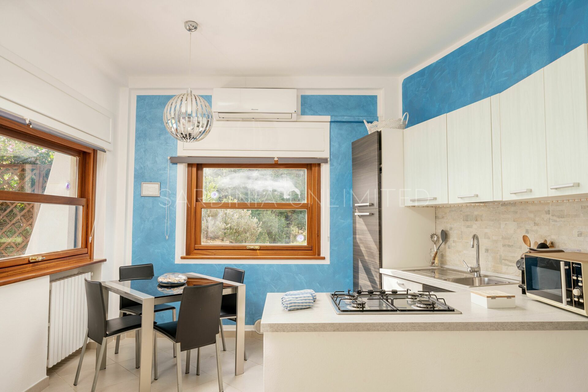 Villa Celine: direct access to the sea and jacuzzi.