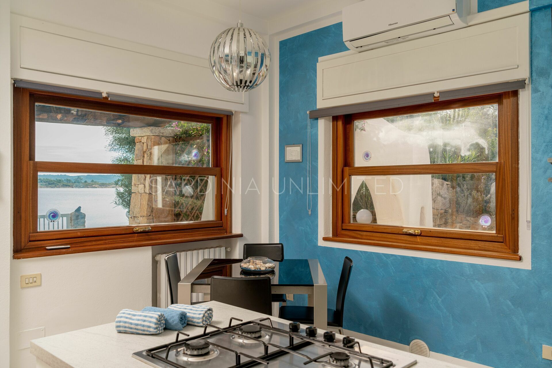 Villa Celine: direct access to the sea and jacuzzi.