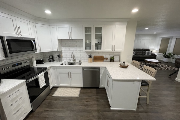 Frigorífic, microones, forn i placa de cuina