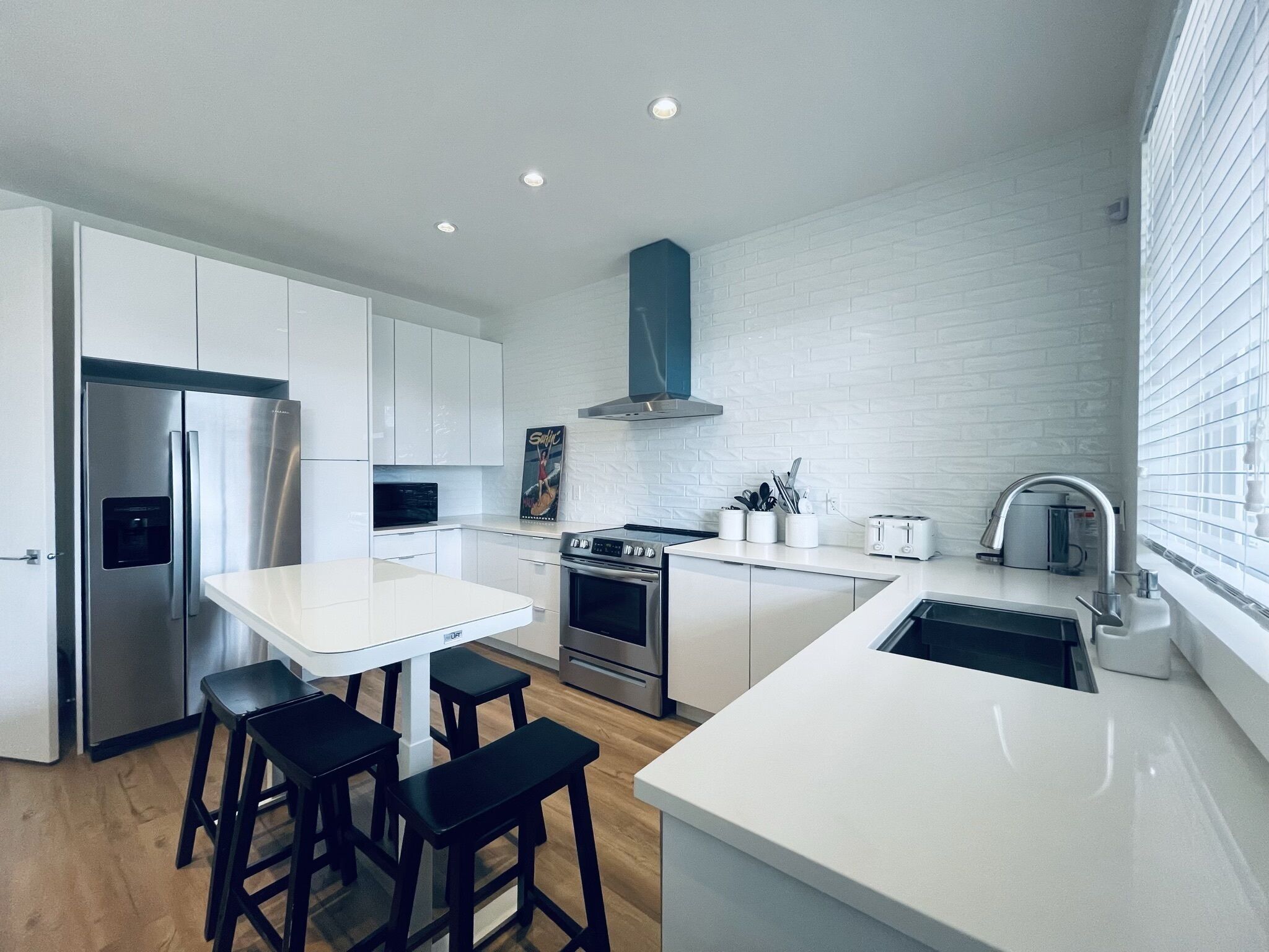 First time listed! Shawnigan Lake House with water access!