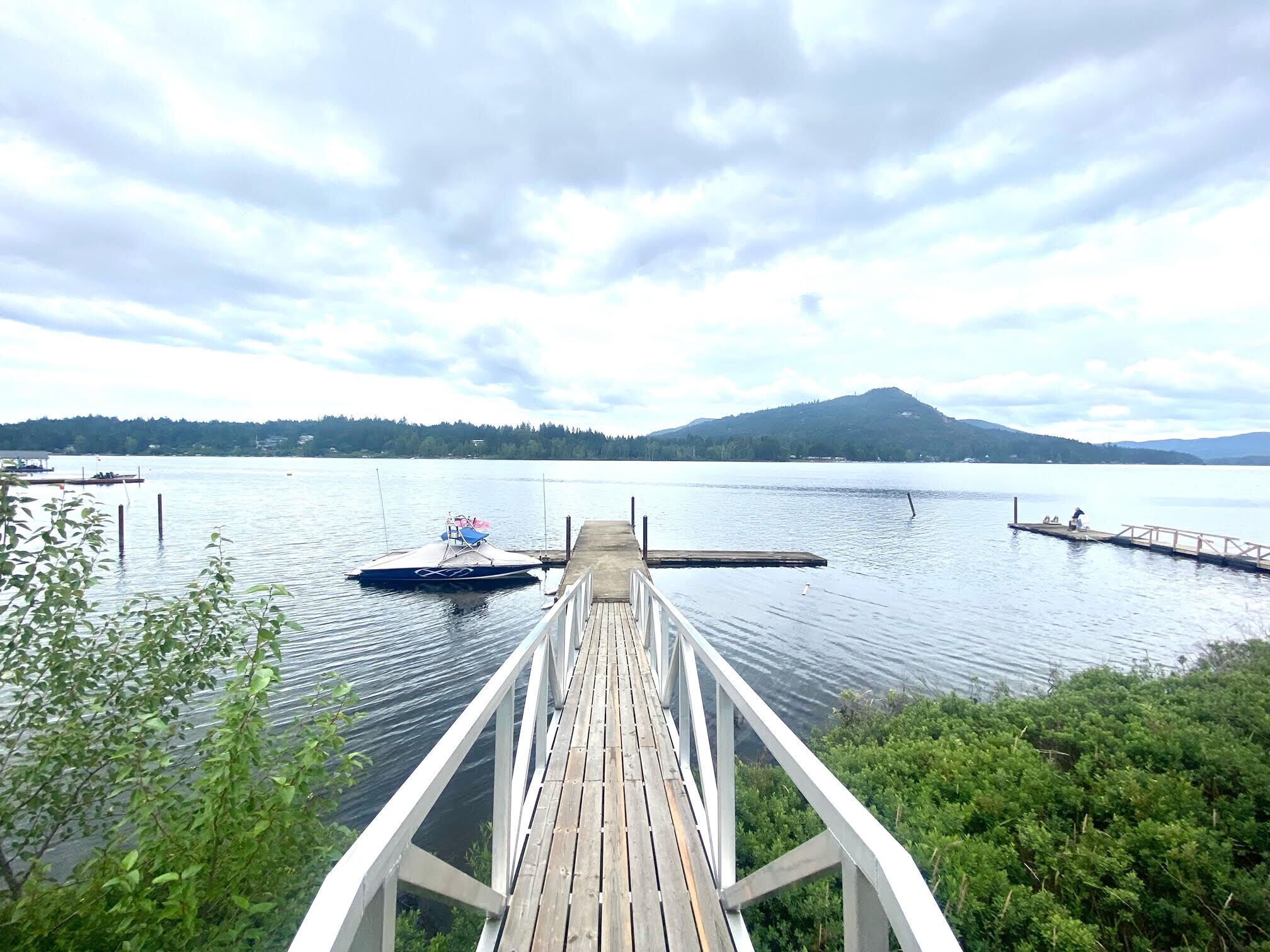 First time listed! Shawnigan Lake House with water access!