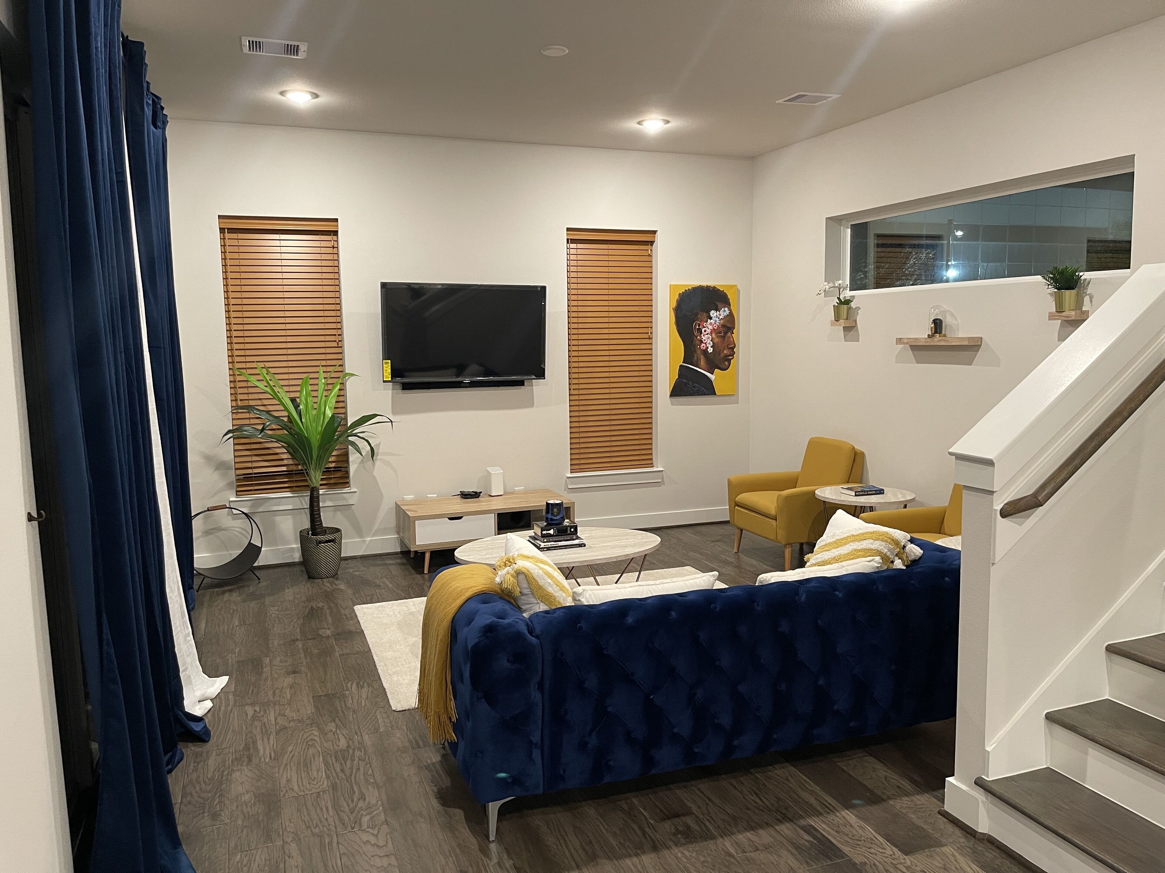 Elegant 3 BR townhouse in the Galleria area. 🏡