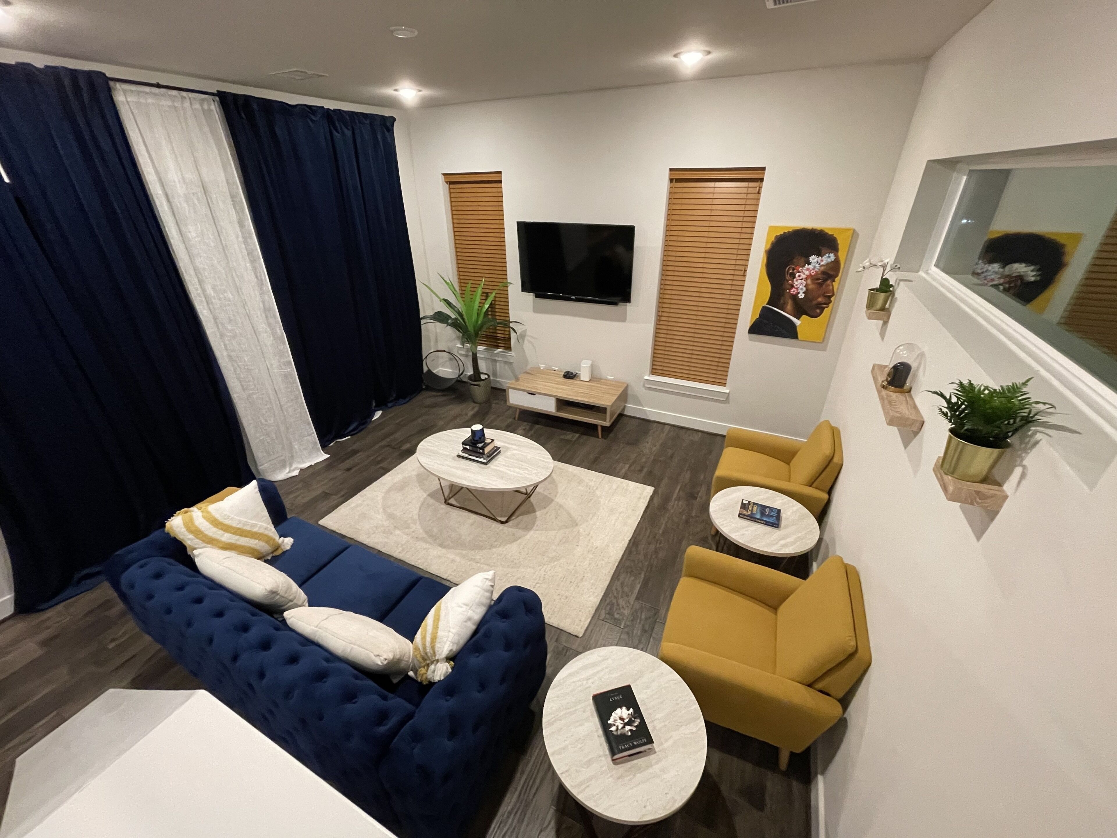 Elegant 3 BR townhouse in the Galleria area. 🏡