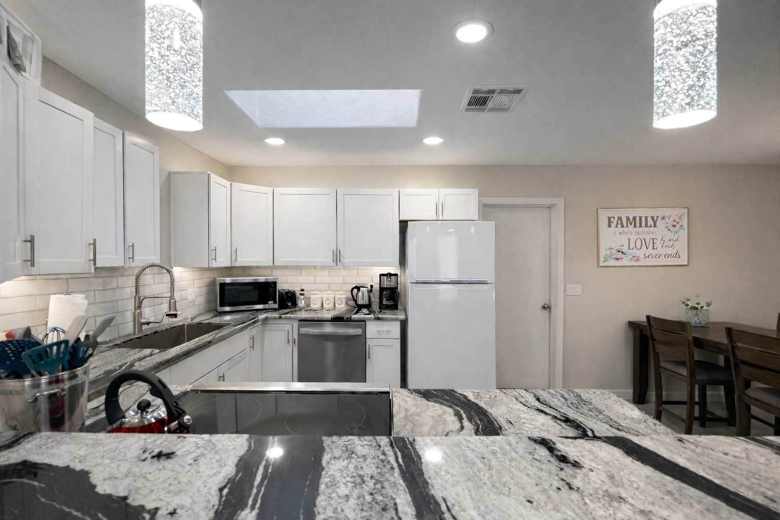 雪櫃、微波爐、焗爐、爐具