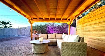 Wknd@Bernie's Private Villa includes enclosed Hot Tub room for Romantic Getaway!