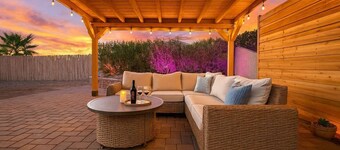 Romantic Retreat - Cozy Villa - Private Hot Tub