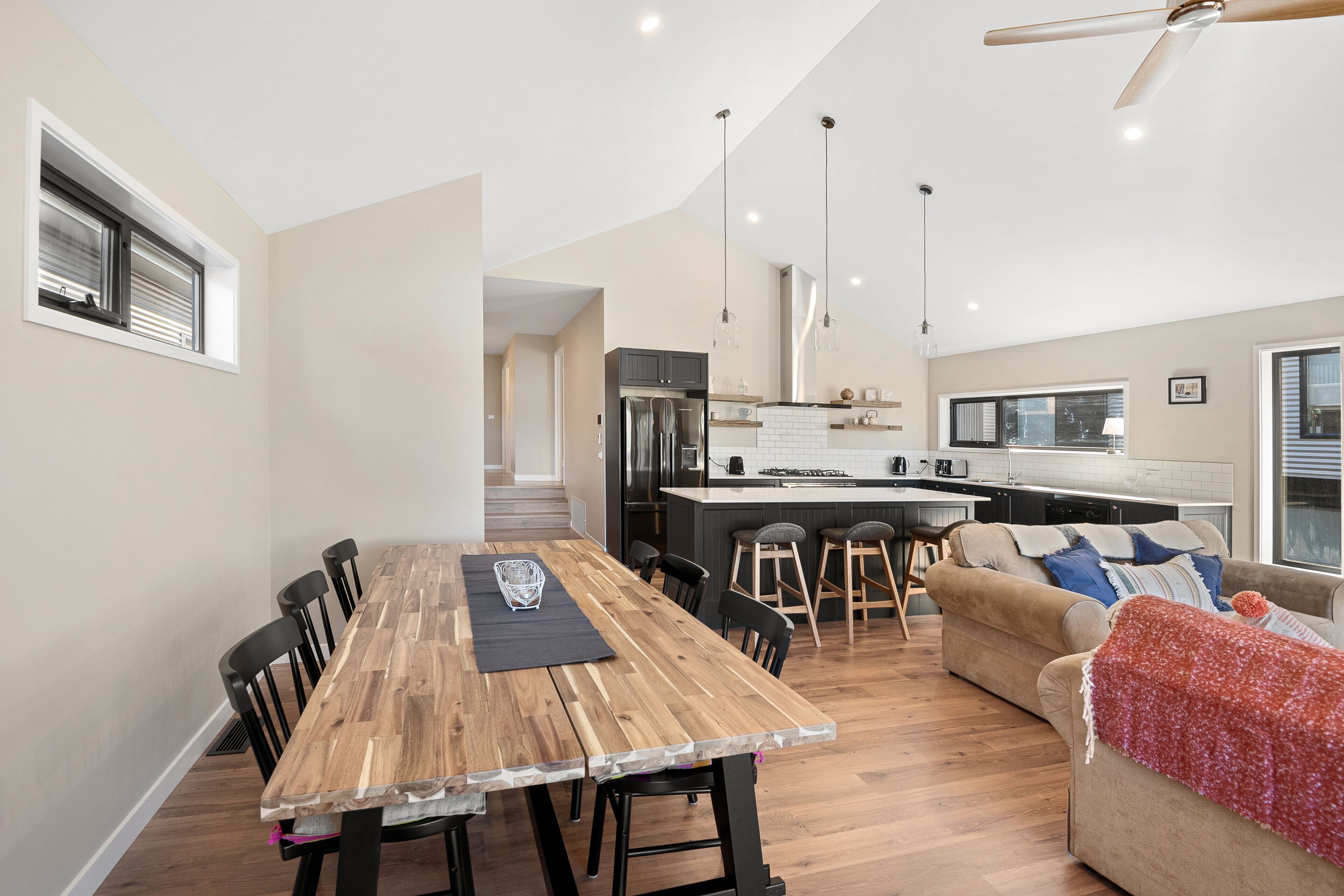 3bed 3bath house with lake views. 10mins from Jindabyne. 30 mins to ski tube — image 4