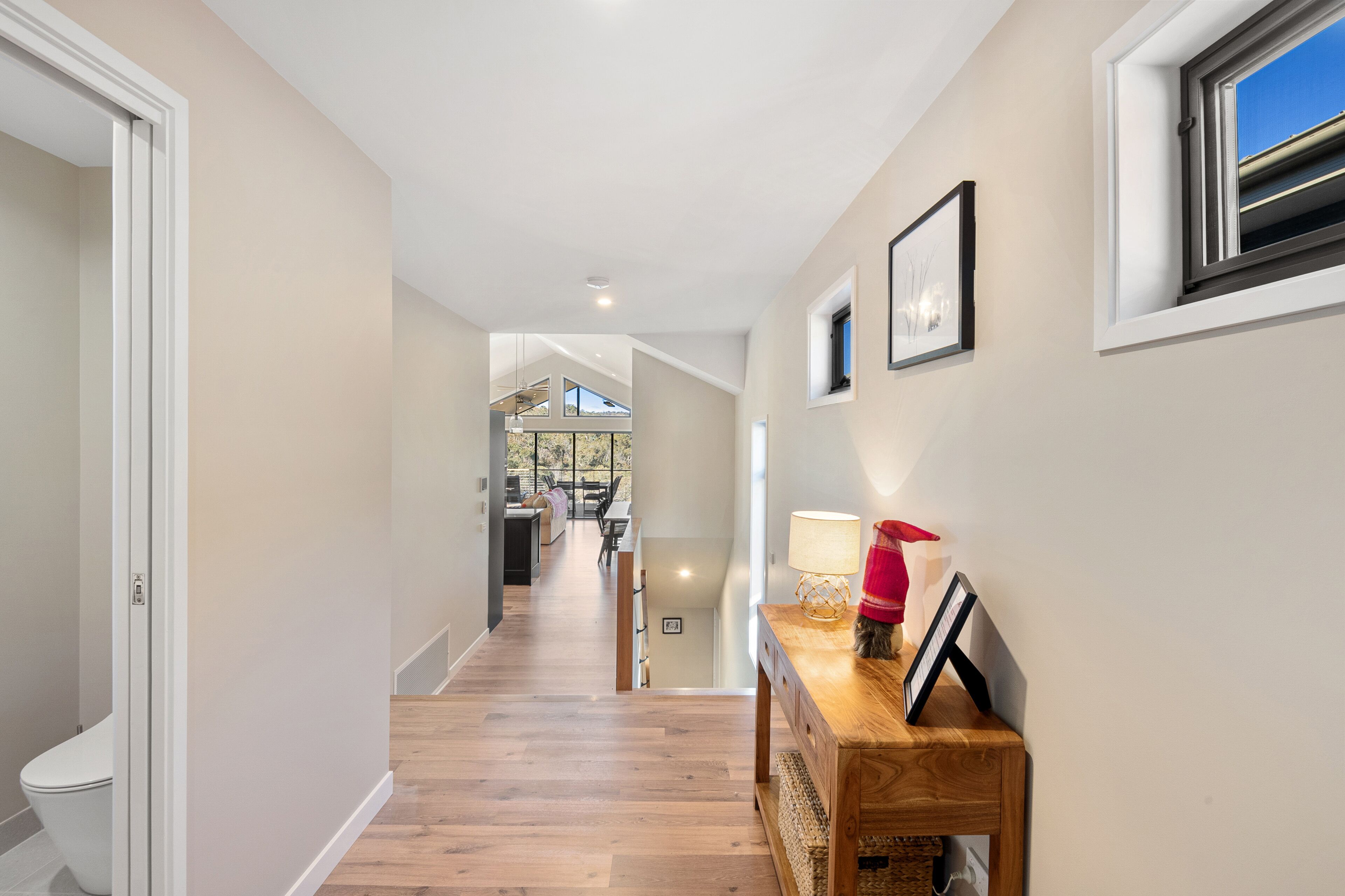 3bed 3bath house with lake views. 10mins from Jindabyne. 30 mins to ski tube — image 6