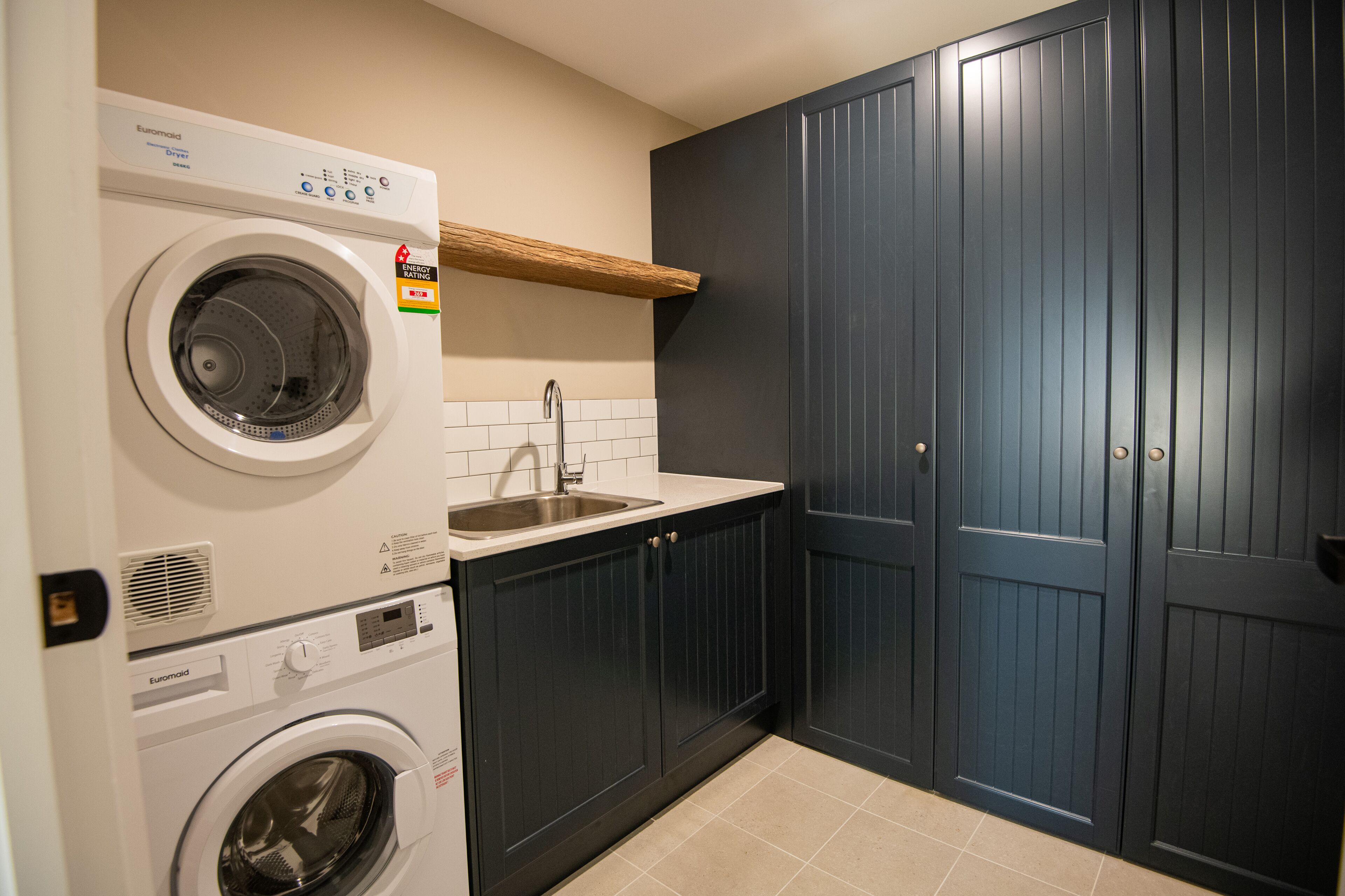 3bed 3bath house with lake views. 10mins from Jindabyne. 30 mins to ski tube — image 29