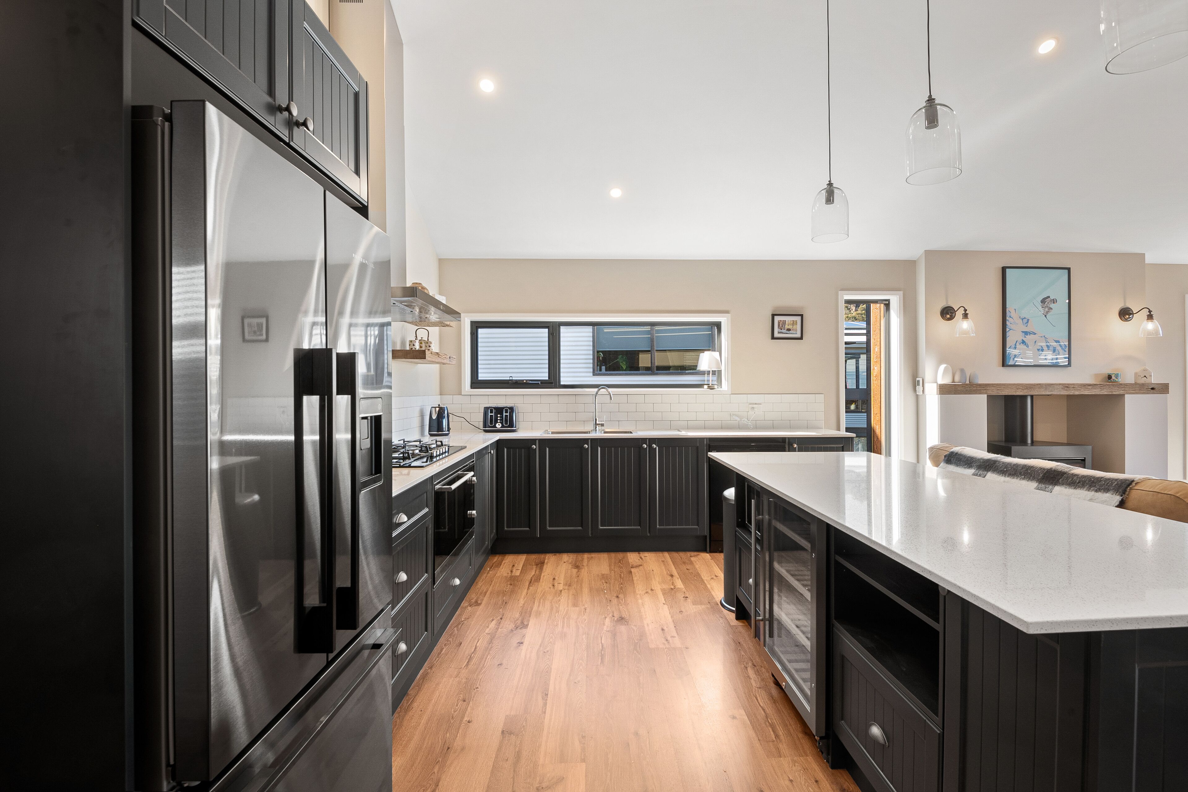 3bed 3bath house with lake views. 10mins from Jindabyne. 30 mins to ski tube — image 8