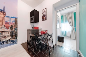 Standard Studio | Private kitchen | Fridge, microwave, stovetop, toaster - Revelton Studios Prague (Prague)