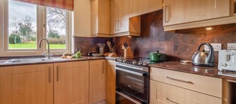 Charming cottage in beautiful private countryside with a boating lake - The Calf Pens