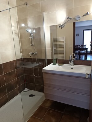 Shower - Garden level in detached house Nice view (Embrun)
