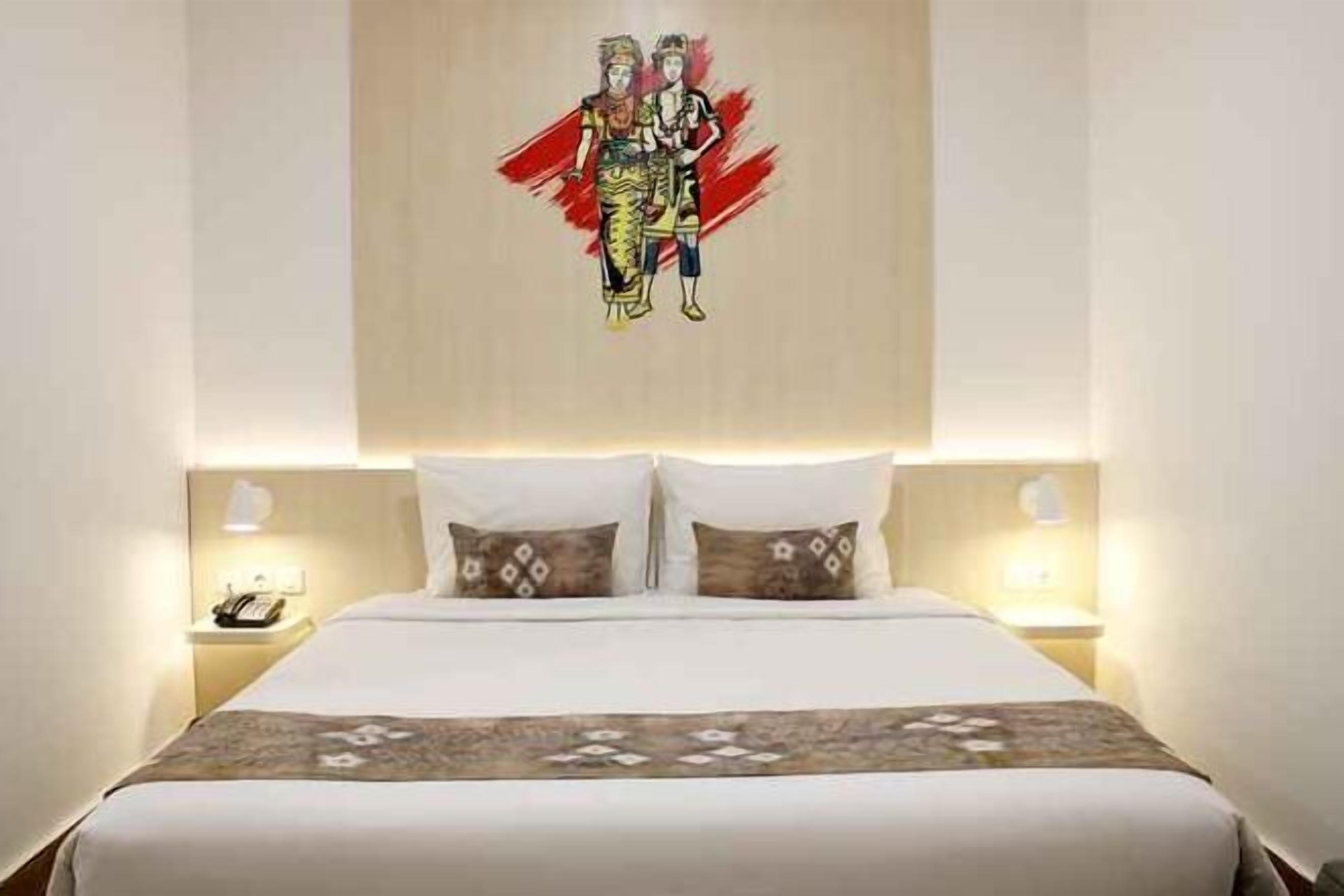 Desk, laptop workspace, soundproofing, free WiFi