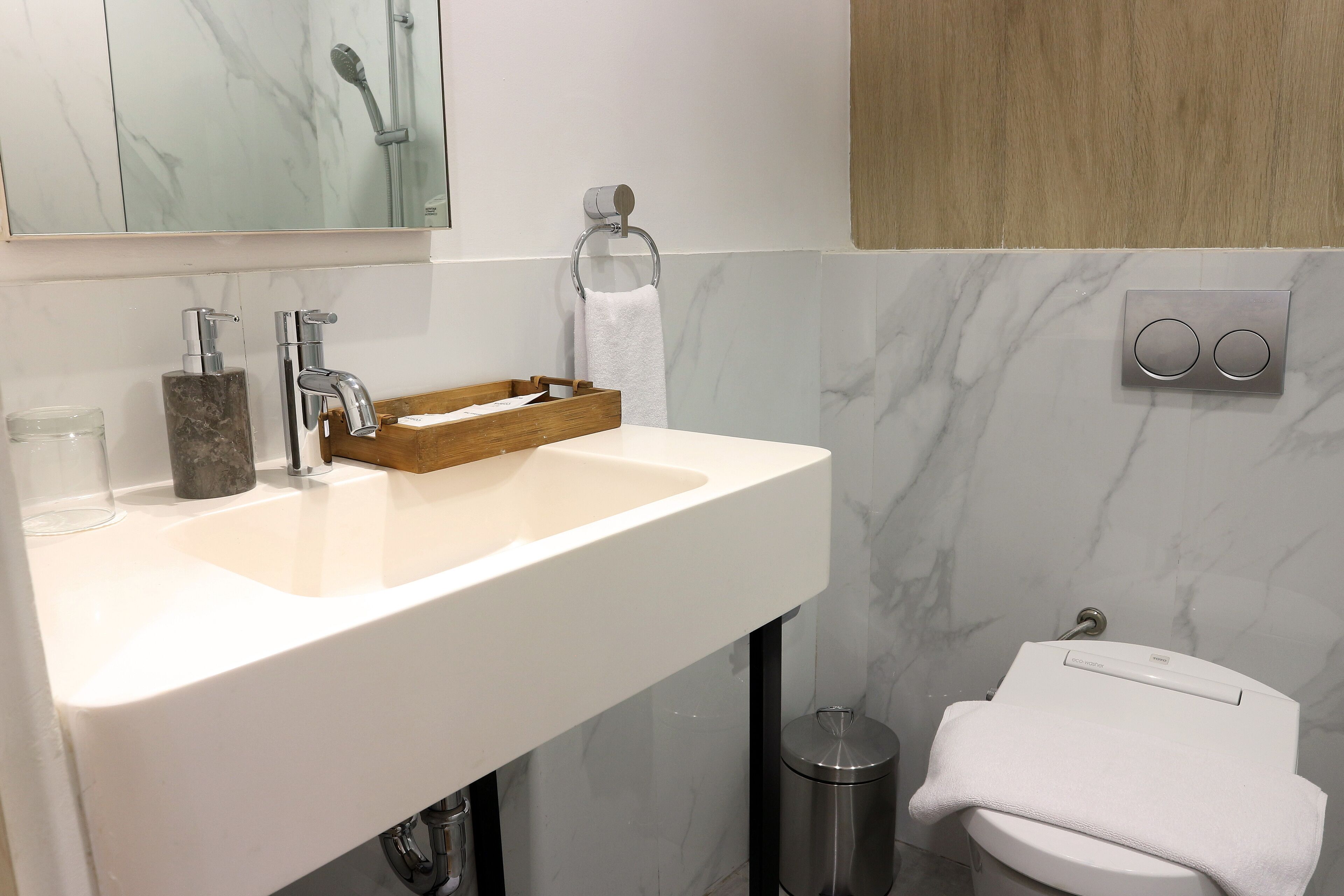 Dusche, Regendusche, kostenlose Toilettenartikel, Haartrockner