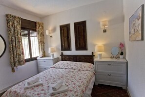 3 chambres, fer et planche à repasser, accès au Wi-Fi (inclus)