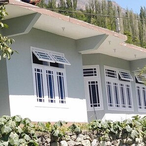 Exterior - Diran Peak View hotel (Karimabad)
