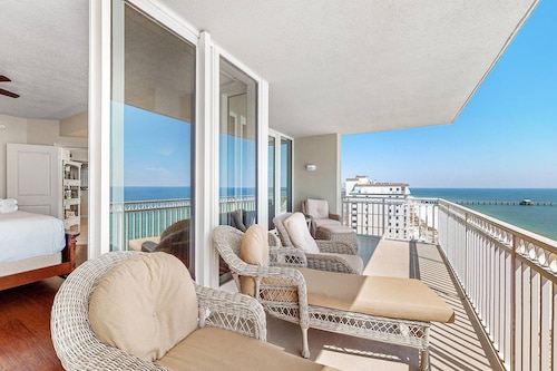 The Colonnades 1401 ~ East Corner Unit, Pool, Hot Tub, Fitness + $400 in FREE Activities Daily