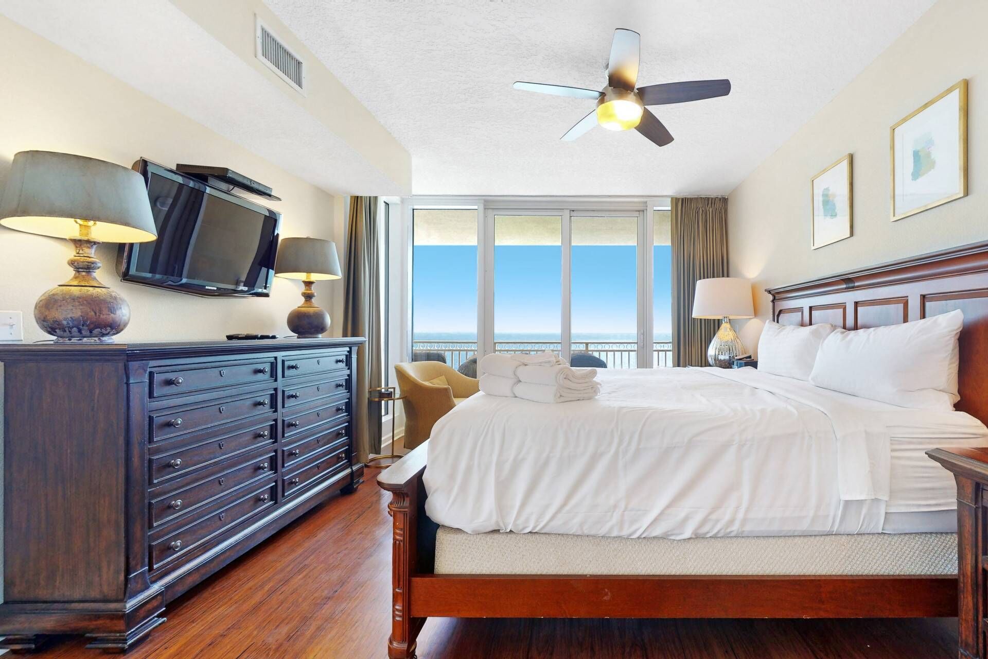 4 bedrooms, iron/ironing board, WiFi, bed sheets