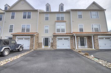 Spacious, clean and nicely appointed townhome 5 miles to the beach.