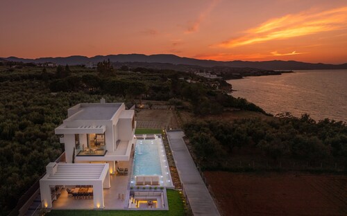 Oresteia Presidential Villa, a Legendary Retreat 