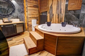 Family Room, 2 Bedrooms | Bathroom