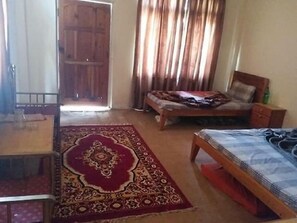 Iron/ironing board, bed sheets