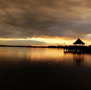 بالقرب من الشاطئ، كبائن على الشاطئ مجانًا، حافلة نقل من وإلى الشاطئ