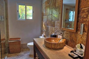 Dusche, Haartrockner, Shampoo