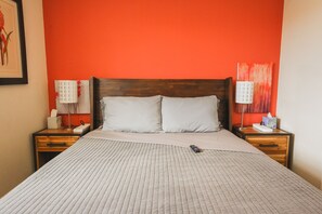3 habitaciones, escritorio, tabla de planchar con plancha y wifi gratis 