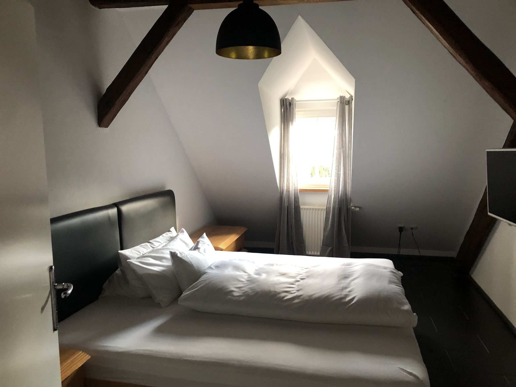 2 Schlafzimmer, Zimmersafe, Schreibtisch, Bügeleisen/Bügelbrett