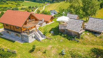 Family Chalet, Multiple Bedrooms, Mountainside (House Of Nature With Sauna And Tents) | Exterior