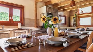 Family Chalet, 2 Bedrooms, Mountainside (House Of Nature With Sauna And Tents) | Dining