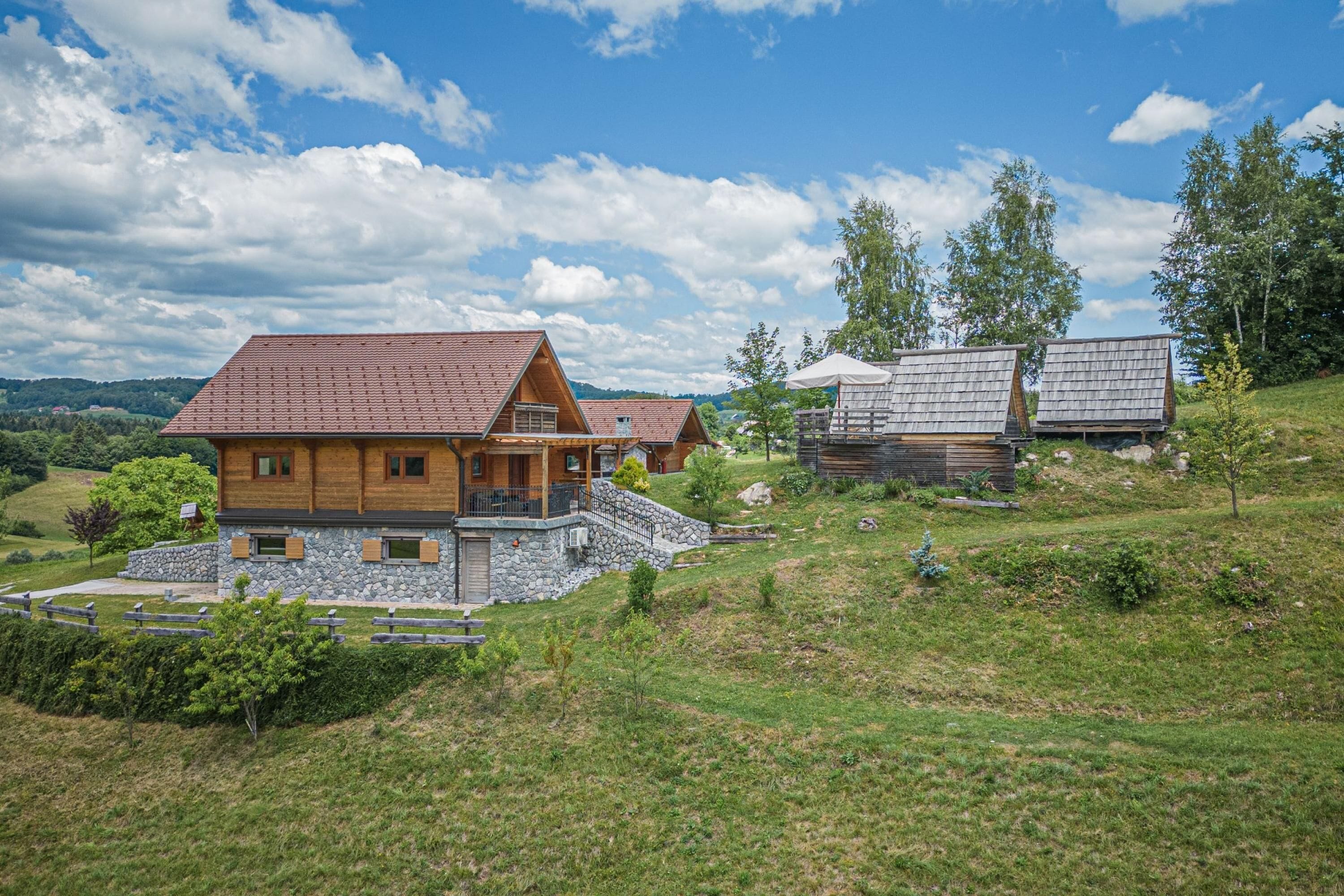 家庭小木屋, 多間臥室, 山旁 (House Of Nature With Sauna And Tents) | 外觀