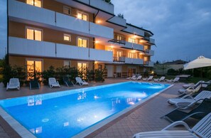 Seasonal outdoor pool - Family Oasi Garda 19 (Peschiera del Garda)