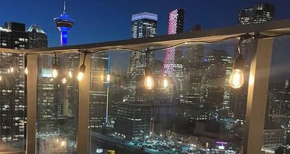 Next to Bmo/saddledome Downtown Calgary 2 bedroom Penthouse style condo sleep 6