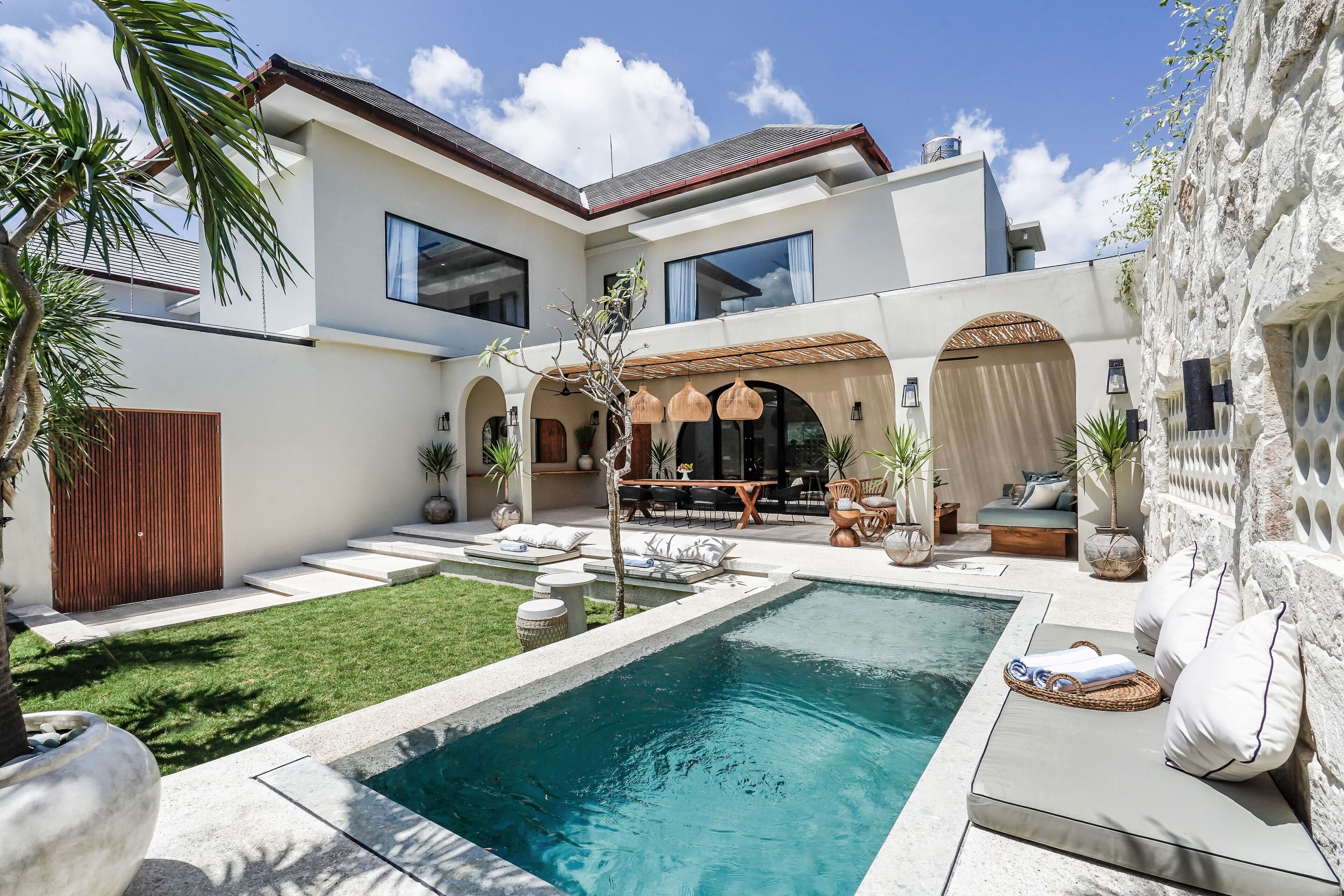 Outdoor pool, pool loungers