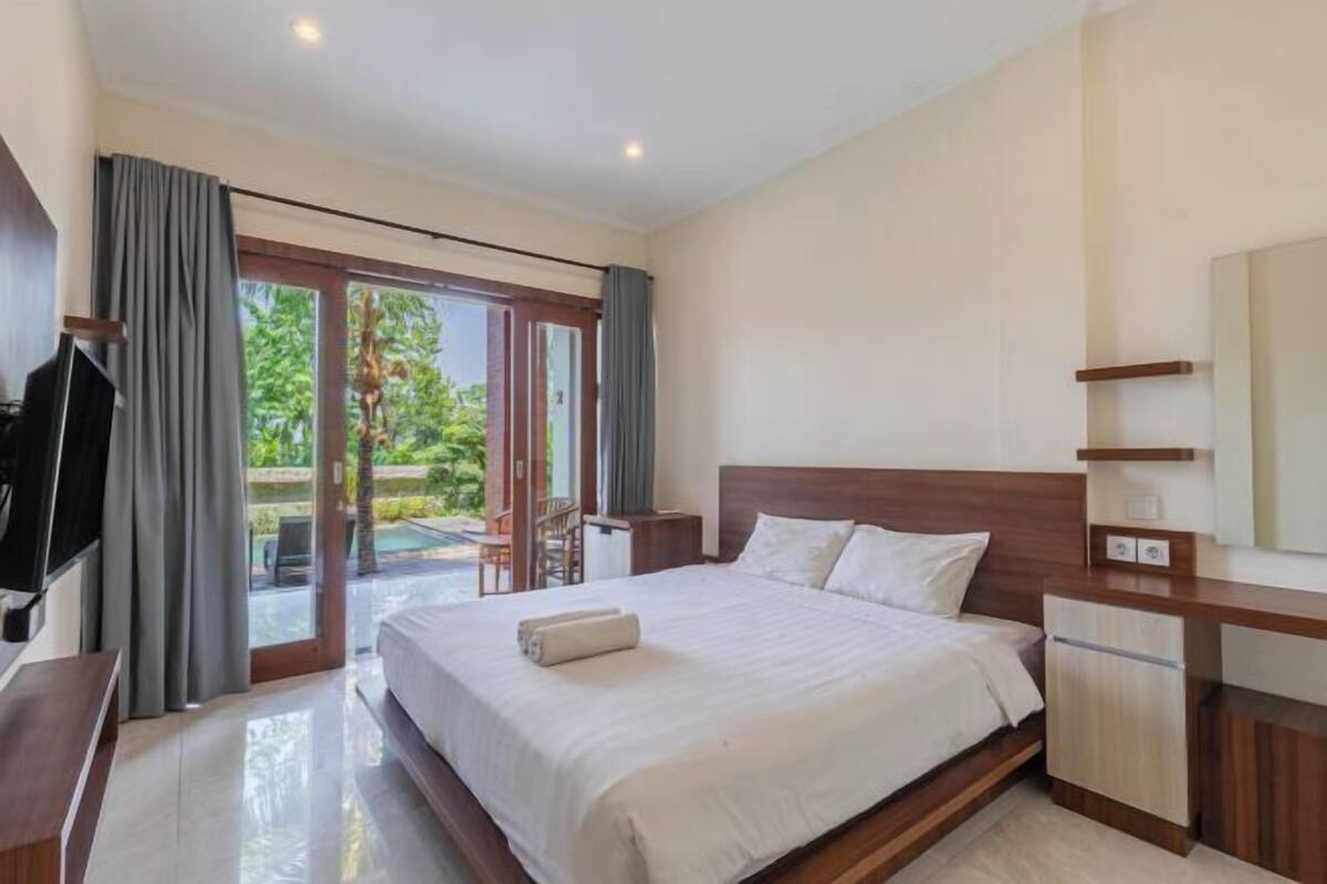 Free WiFi, bed sheets