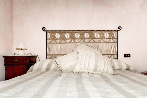 5 bedrooms, iron/ironing board, WiFi