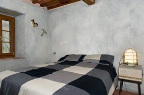 5 Schlafzimmer, Bügeleisen/Bügelbrett, WLAN