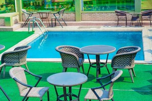 Outdoor pool - Upemba Hôtel (Lubumbashi)